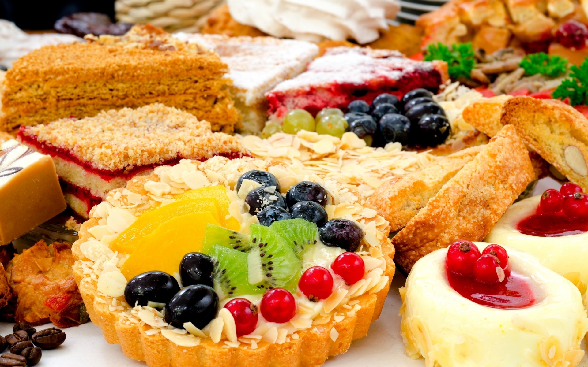 еда вкусные завтрак сладкий фрукты кондитерский торт выпечки освежение домашние сахар плиты ягодка клубничный крем сладкая выпечка десерт здоровый