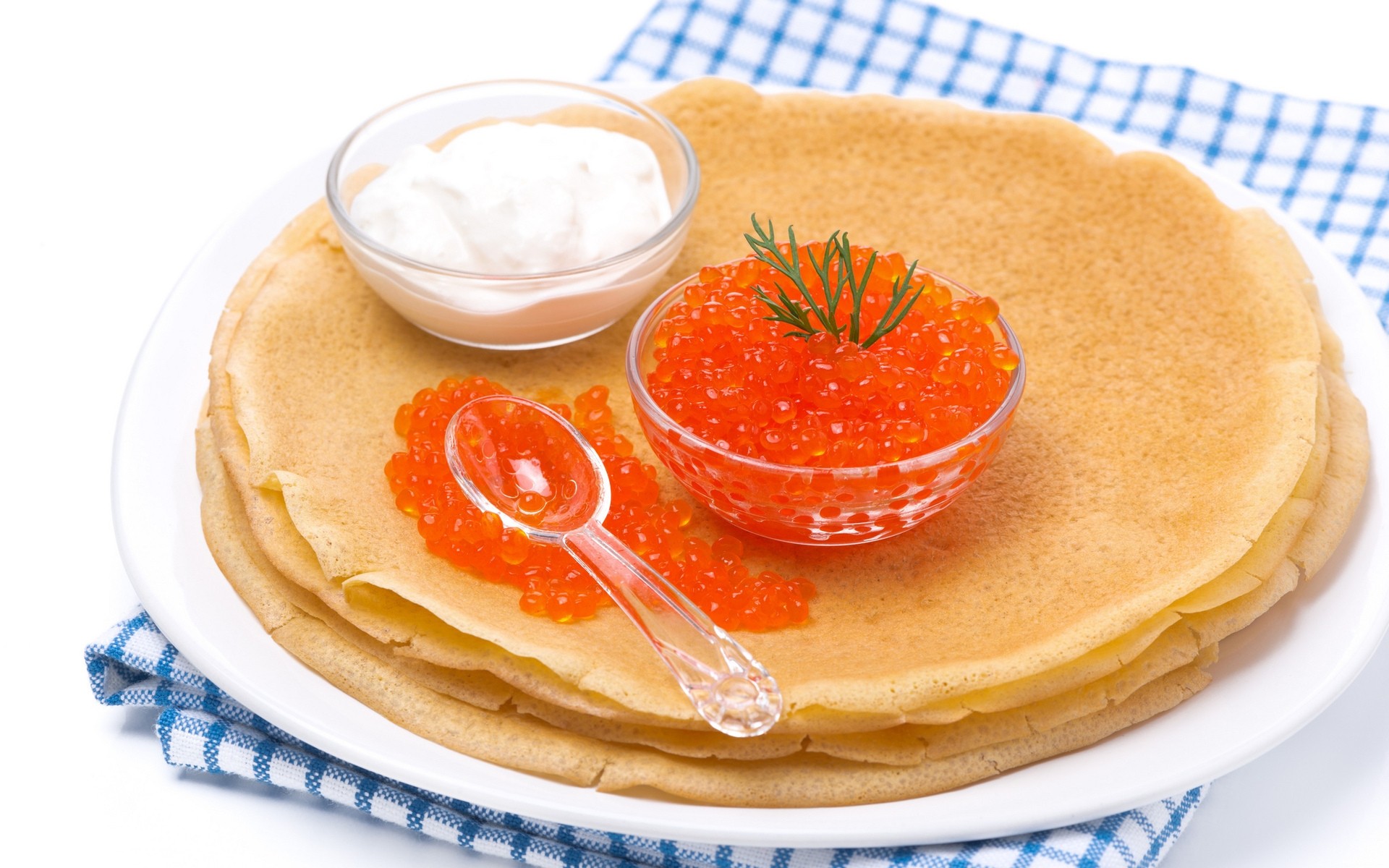 еда освежение вкусные завтрак питание домашние плиты крем блин хлеб традиционные питание сладкий вкусные здоровый крупным планом обед горячая кондитерский блинчики икра красная икра